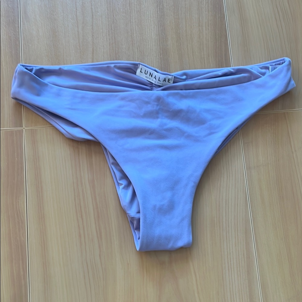 Lunalae BASIC LOW WAIST - SCRUNCH SHORTS RECYCLED LILAC